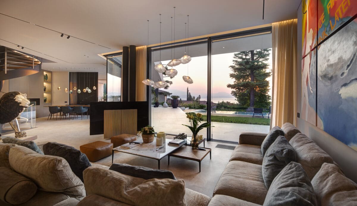 Une villa d'architecte sur les collines du lac de Garde | RD ...